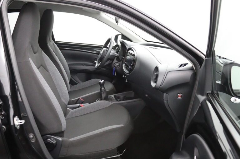 Toyota Aygo X - 1.0 VVT-i MT first 10