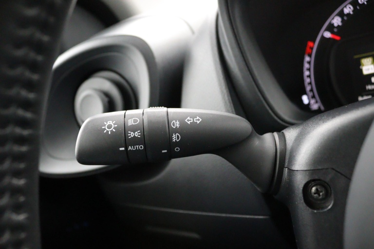 Toyota Aygo X - 1.0 VVT-i MT first 20