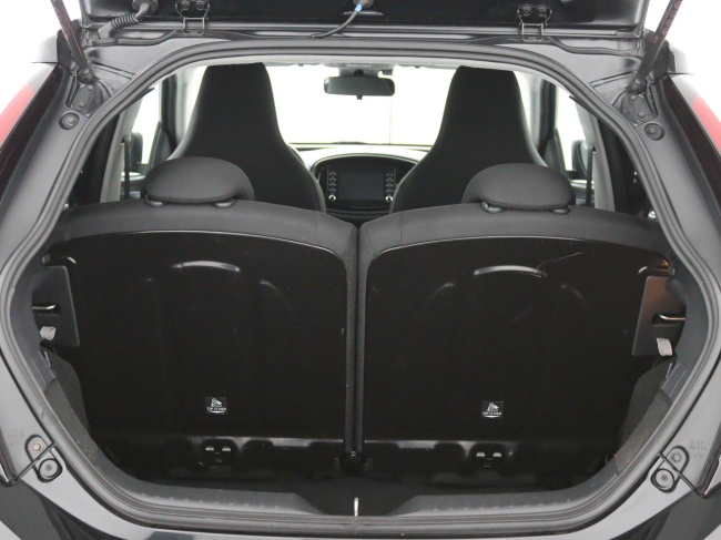 Toyota Aygo X - 1.0 VVT-i MT first