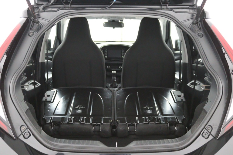 Toyota Aygo X - 1.0 VVT-i MT first 29