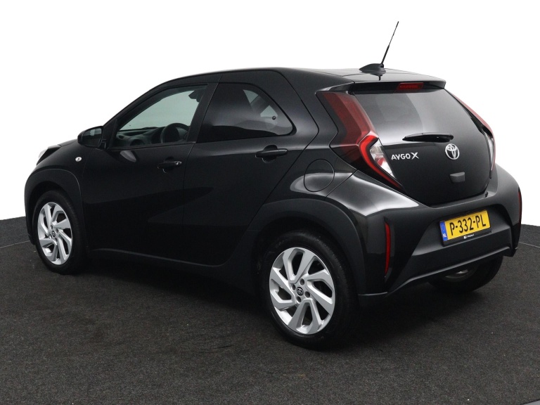 Toyota Aygo X - 1.0 VVT-i MT first 4