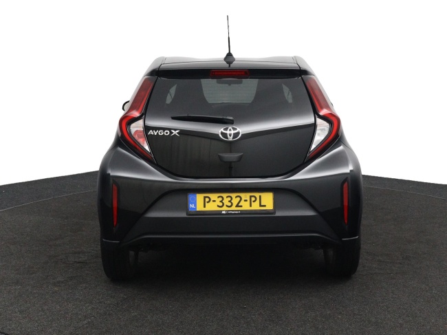 Toyota Aygo X - 1.0 VVT-i MT first