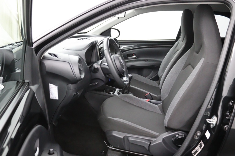 Toyota Aygo X - 1.0 VVT-i MT first 9