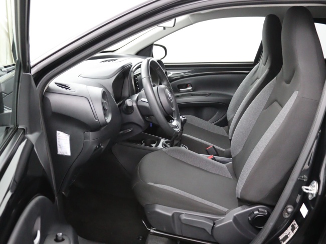 Toyota Aygo X - 1.0 VVT-i MT first