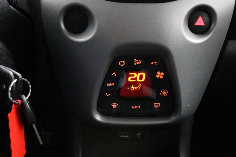 Toyota Aygo - 1.0 VVT-i x-joy Limited Automaat 17