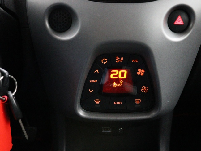 Toyota Aygo - 1.0 VVT-i x-joy Limited Automaat