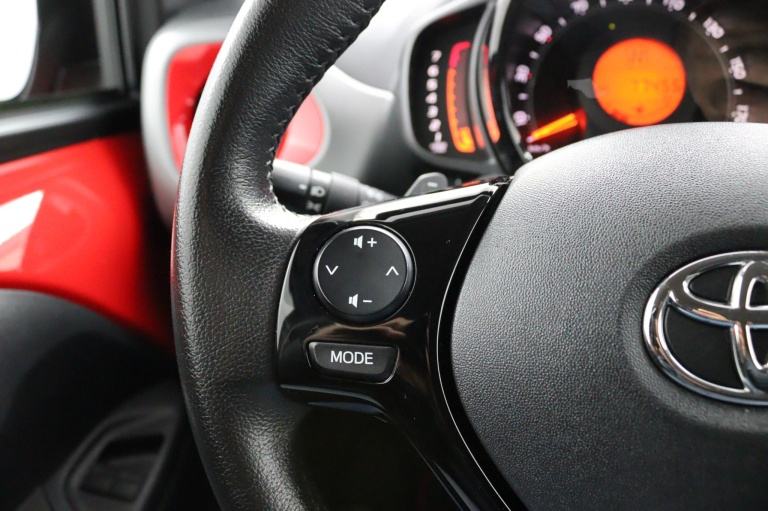 Toyota Aygo - 1.0 VVT-i x-joy Limited Automaat 18