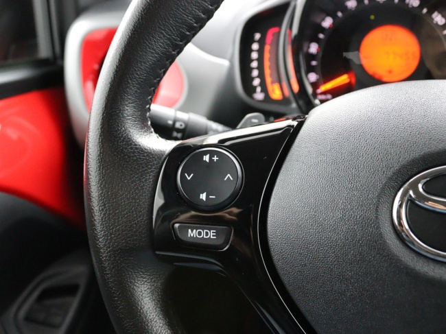 Toyota Aygo - 1.0 VVT-i x-joy Limited Automaat