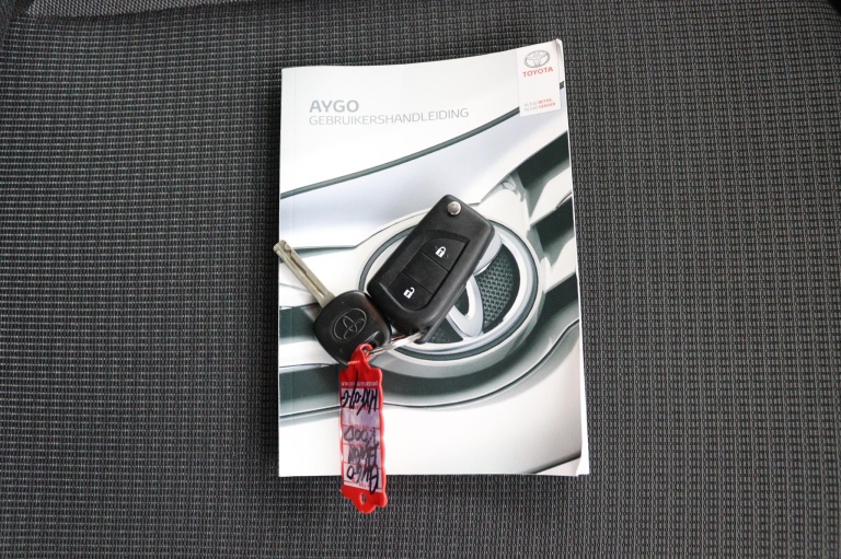 Toyota Aygo - 1.0 VVT-i x-joy Limited Automaat 23