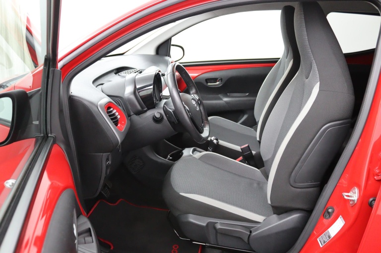 Toyota Aygo - 1.0 VVT-i x-joy Limited Automaat 9