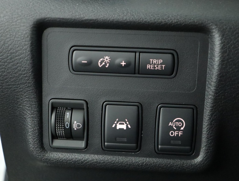 Nissan Micra - 0.9 IG-T N-Connecta 29