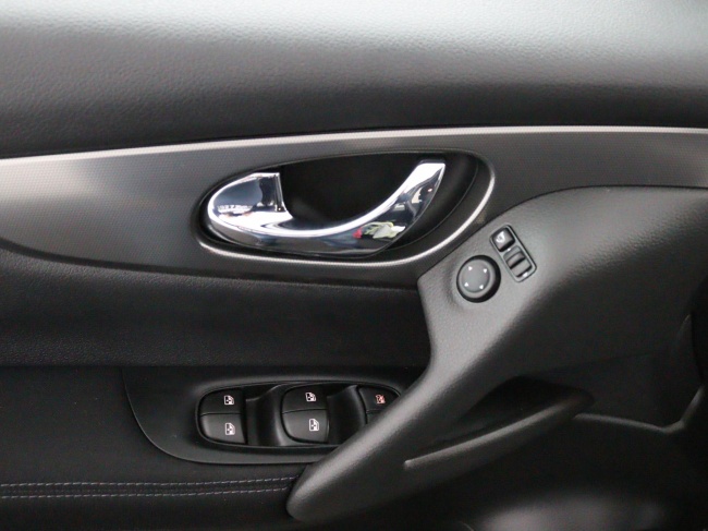 Nissan Qashqai - 1.2 N-Connecta