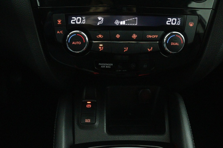 Nissan Qashqai - 1.2 N-Connecta 7