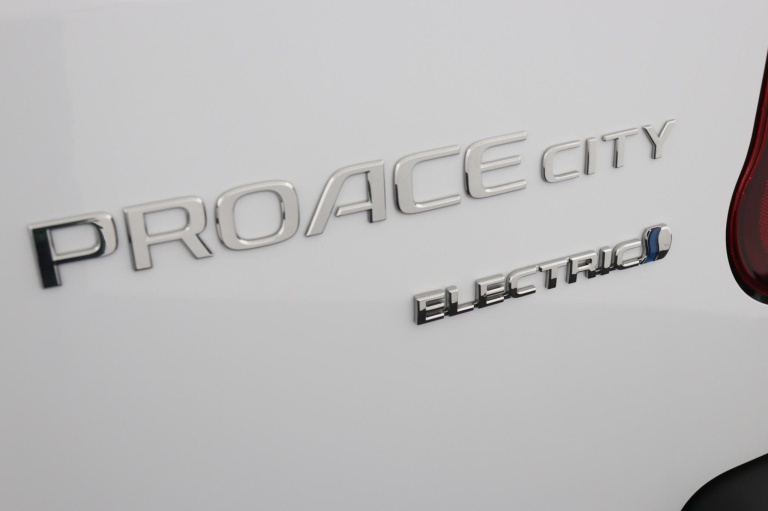 Toyota PROACE CITY Electric - Navigator Long 50 kWh 38
