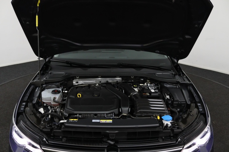 Volkswagen Golf - 1.5 eTSI Style 33