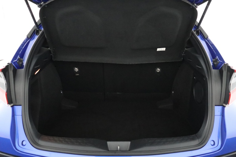 Toyota C-HR - 1.8 Hybrid Bi-Tone 21