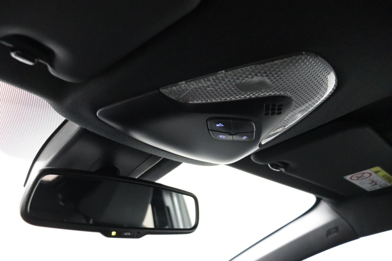 Toyota C-HR - 1.8 Hybrid Bi-Tone 32