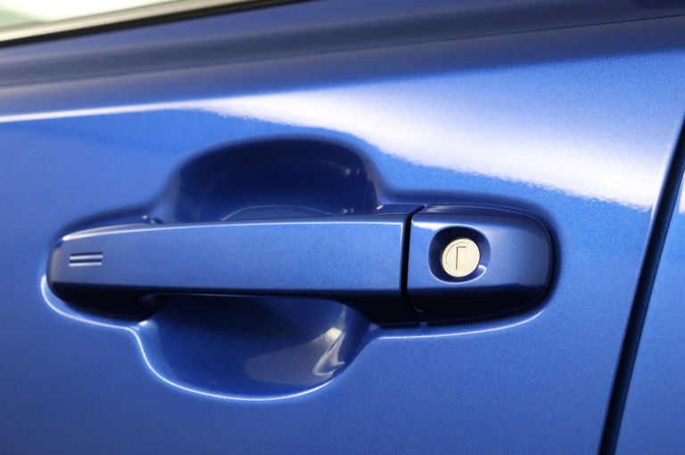 Toyota C-HR - 1.8 Hybrid Bi-Tone 35