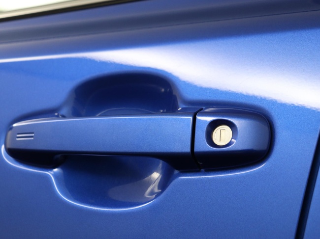 Toyota C-HR - 1.8 Hybrid Bi-Tone