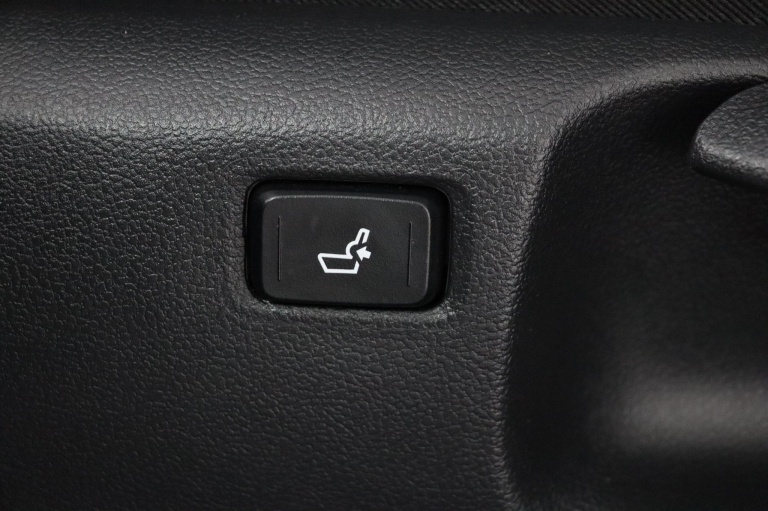 Toyota C-HR - 1.8 Hybrid Bi-Tone 36