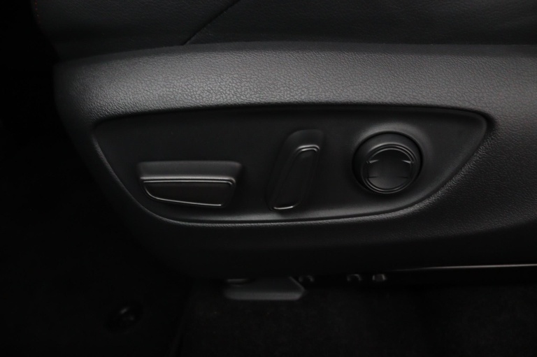 Toyota RAV4 - 2.5 Plug-in Hybrid AWD Bi-Tone Plus 12