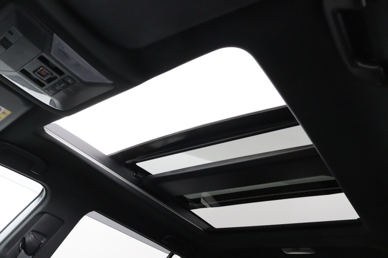 Toyota RAV4 - 2.5 Plug-in Hybrid AWD Bi-Tone Plus 9