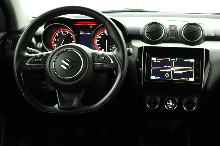 Suzuki Swift - 1.2 Stijl Smart Hybrid 62