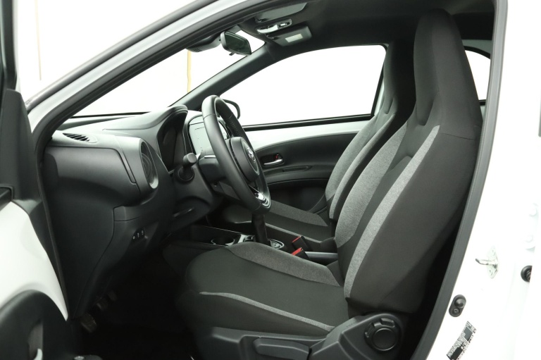 Toyota Aygo X - 1.0 VVT-i MT Play 17