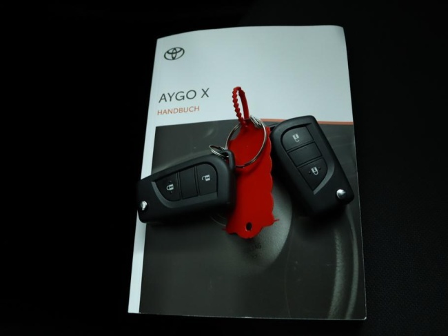 Toyota Aygo X - 1.0 VVT-i MT Play