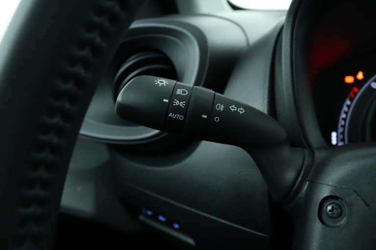 Toyota Aygo X - 1.0 VVT-i MT Play 29