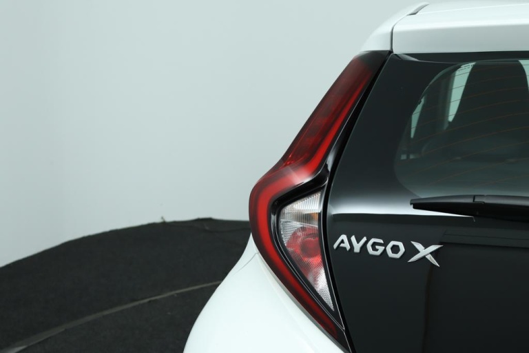 Toyota Aygo X - 1.0 VVT-i MT Play 38