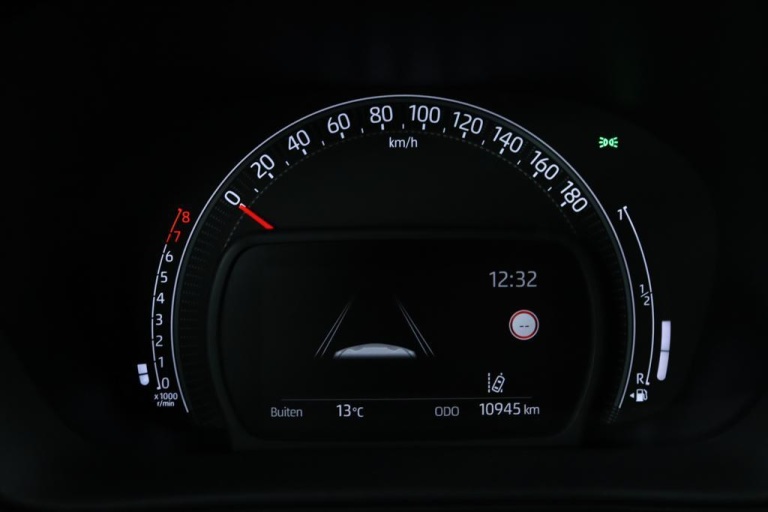 Toyota Aygo X - 1.0 VVT-i MT Play 6