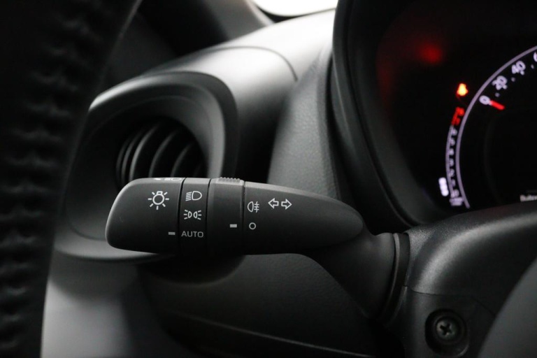 Toyota Aygo X - 1.0 VVT-i MT Play 25