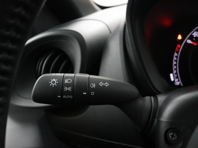 Toyota Aygo X - 1.0 VVT-i MT Play