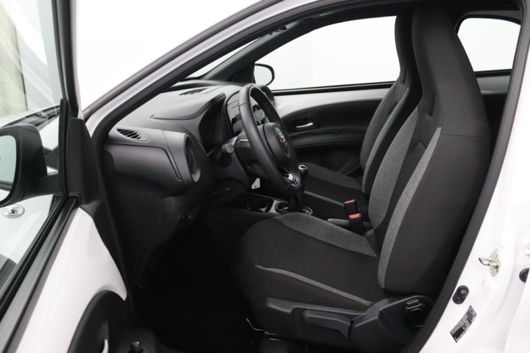 Toyota Aygo X - 1.0 VVT-i MT Play 8