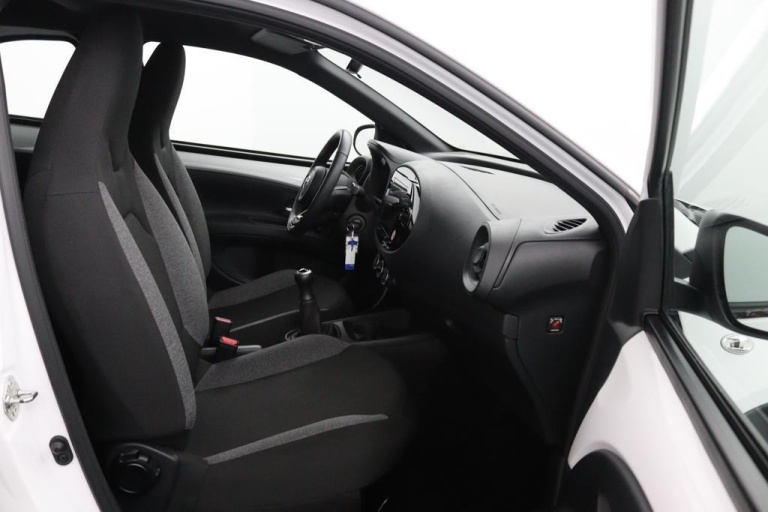Toyota Aygo X - 1.0 VVT-i MT Play 9