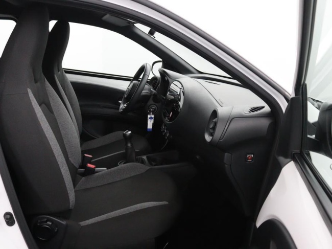 Toyota Aygo X - 1.0 VVT-i MT Play