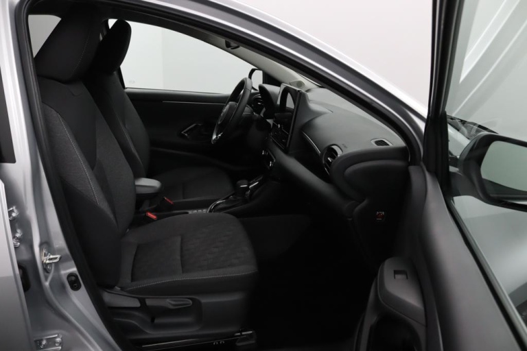 Toyota Yaris - 1.5 Hybrid 115 First Edition 11