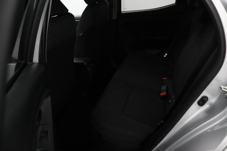 Toyota Yaris - 1.5 Hybrid 115 First Edition 12