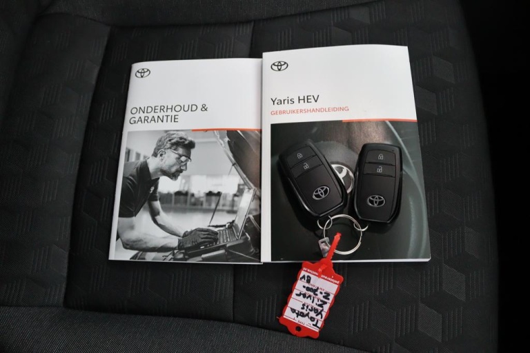 Toyota Yaris - 1.5 Hybrid 115 First Edition 24