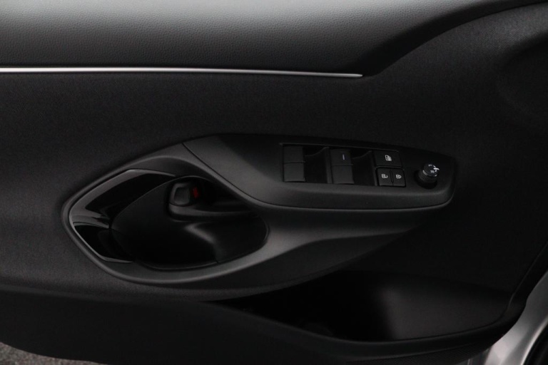 Toyota Yaris - 1.5 Hybrid 115 First Edition 31