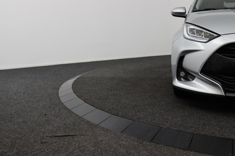 Toyota Yaris - 1.5 Hybrid 115 First Edition 35