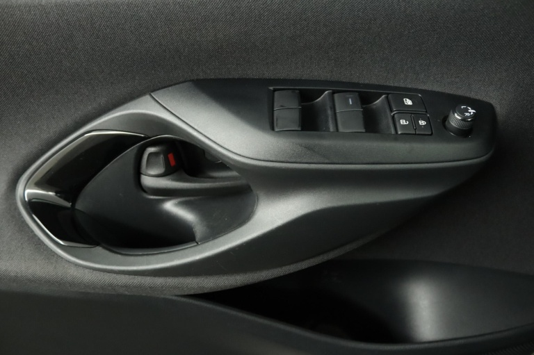 Toyota Yaris - 1.5 Hybrid 115 First Edition 28