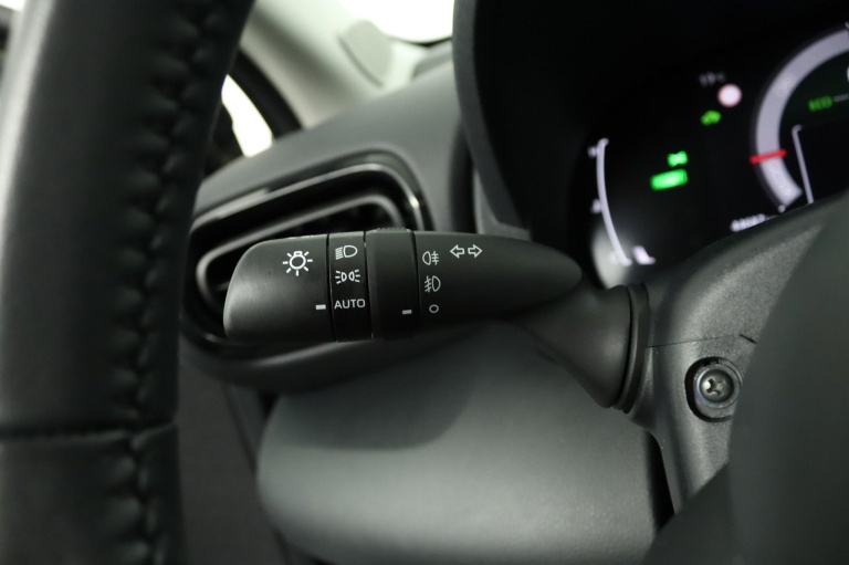 Toyota Yaris - 1.5 Hybrid 115 First Edition 30