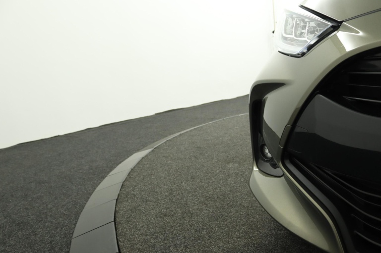 Toyota Yaris - 1.5 Hybrid 115 First Edition 40