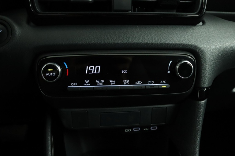 Toyota Yaris - 1.5 Hybrid 115 First Edition 7