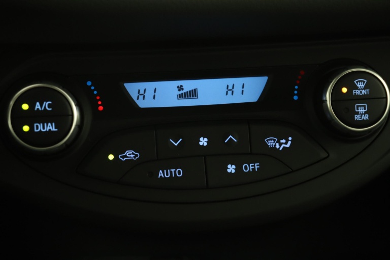 Toyota Yaris - 1.5 VVT-i Aspiration 7