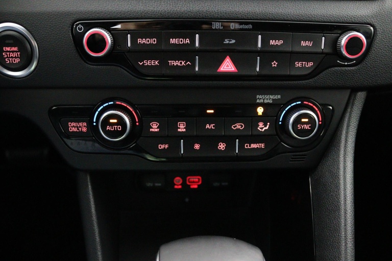 Kia Niro - 1.6 GDi Hybrid ExecutiveLine 12