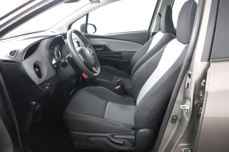 Toyota Yaris - 1.5 Hybrid Active 17