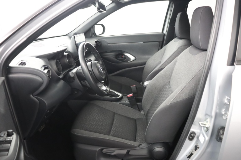 Toyota Yaris Cross - 1.5 Hybrid Business Plus 17